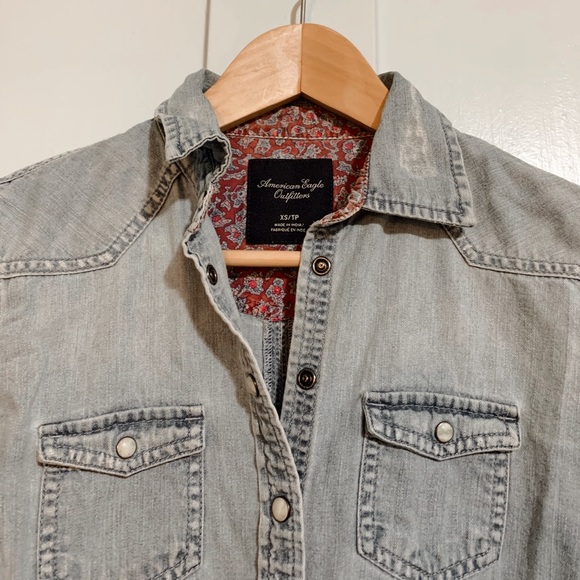 American Eagle Women’s Button-Up Denim Blouse - Picture 2 of 3